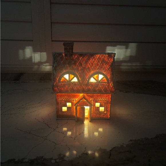 🌟2/$50🌟Gingerbread Lighted Cottage - Picture 3 of 11